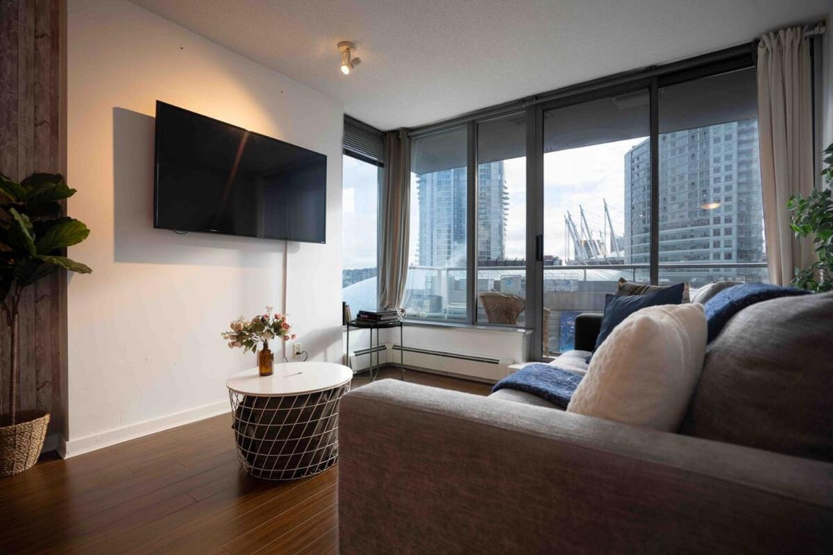 Apartment Waterview Condo With Pool And Sauna Near Bc Place And Skytrain Vancouver
