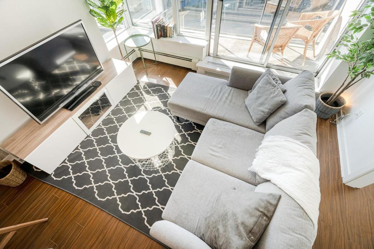 Waterview Condo With Pool And Sauna Near Bc Place And Skytrain Vancouver