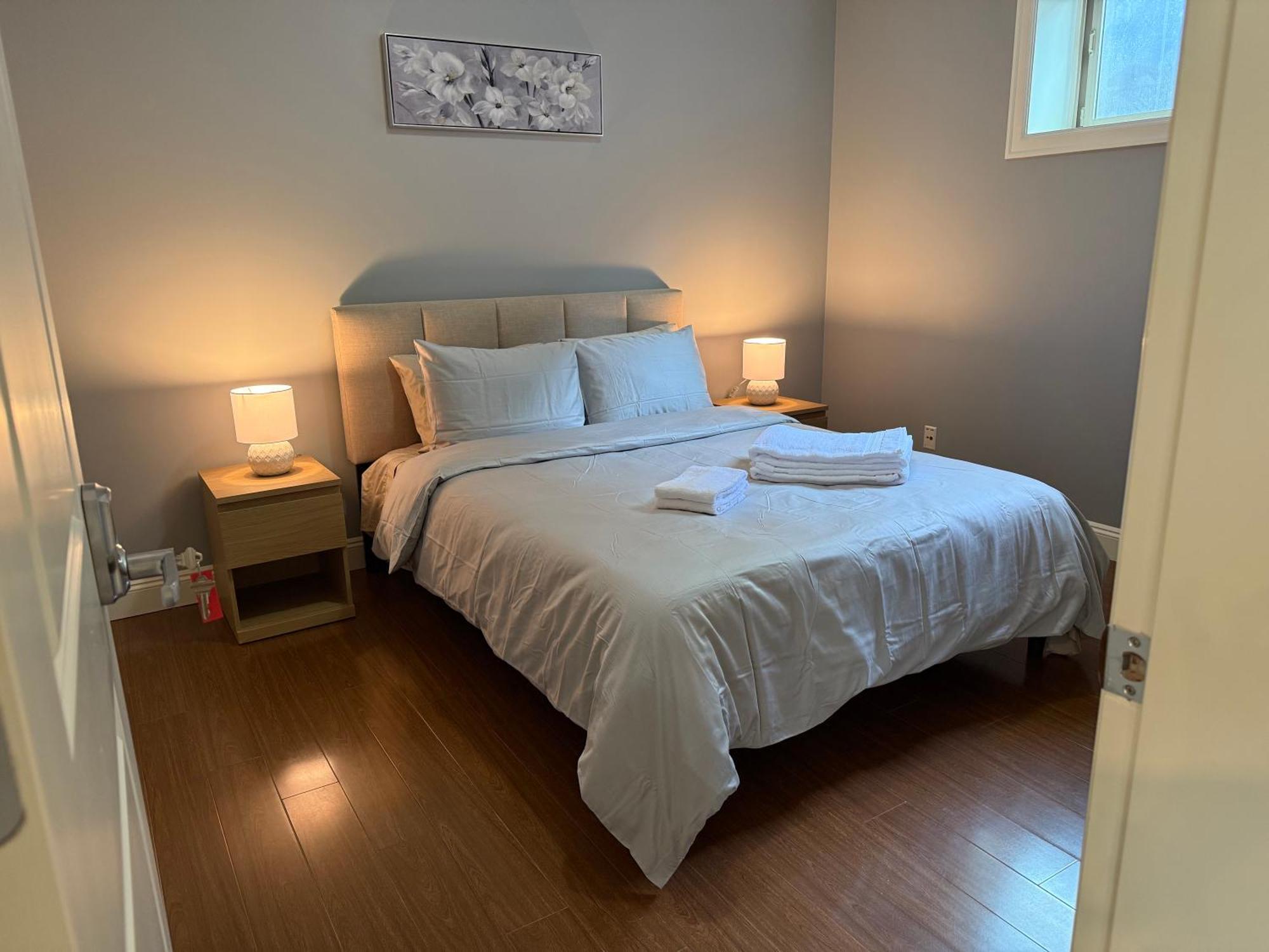 Homestay Newly Furnished With 3 Rooms, 2 Shared Bathrooms And Shared Common Space Vancouver