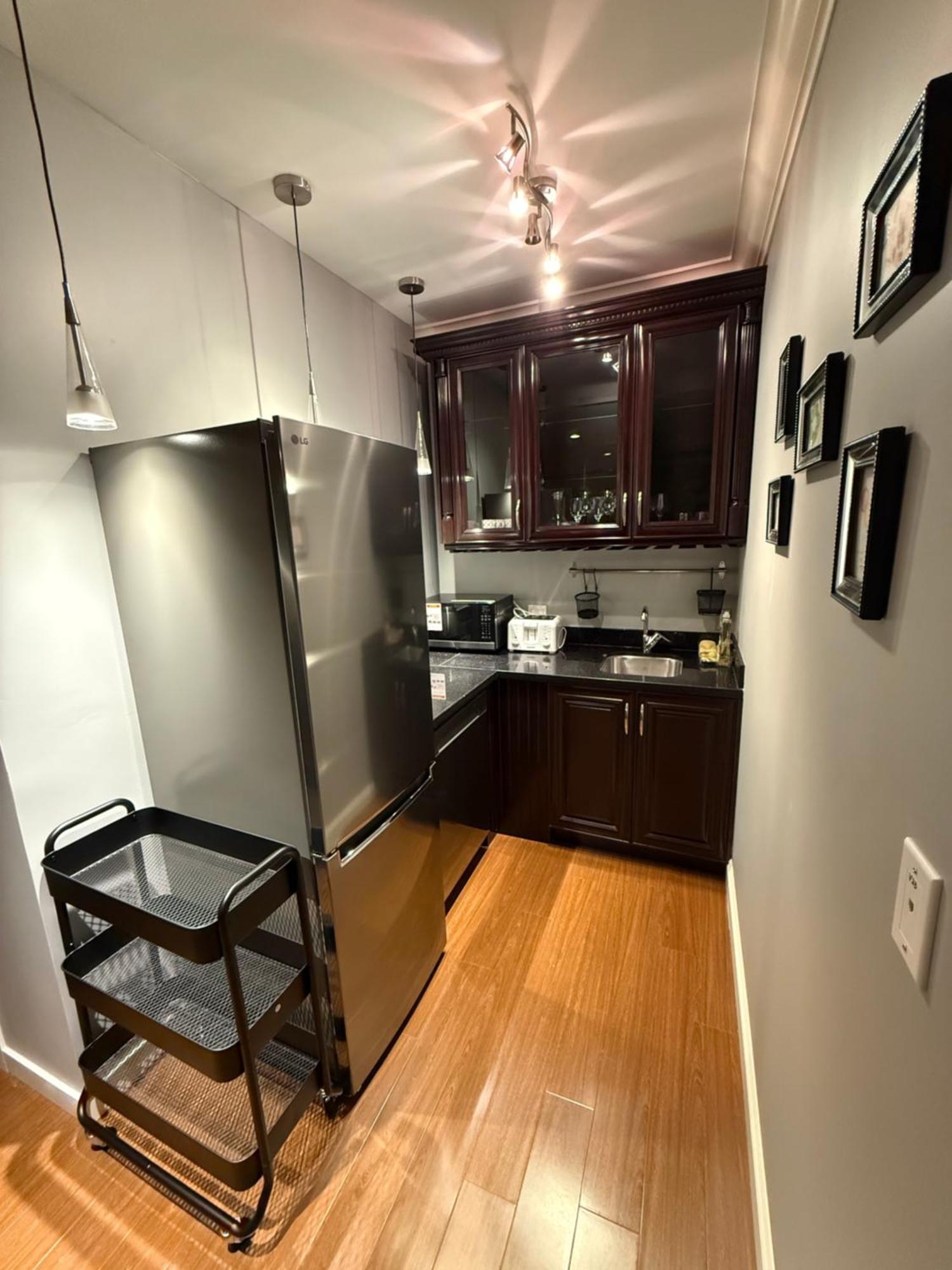 Newly Furnished With 3 Rooms, 2 Shared Bathrooms And Shared Common Space Homestay *