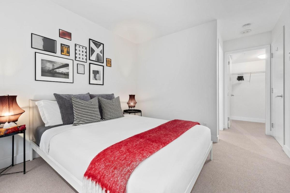 Modern Yaletown Townhouse With Balcony And Sleeps 9 Guests