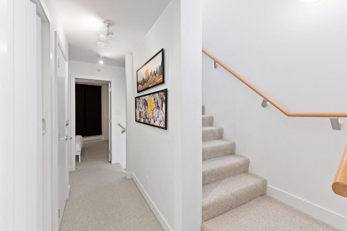 Modern Yaletown Townhouse With Balcony And Sleeps 9 Guests Apartment *