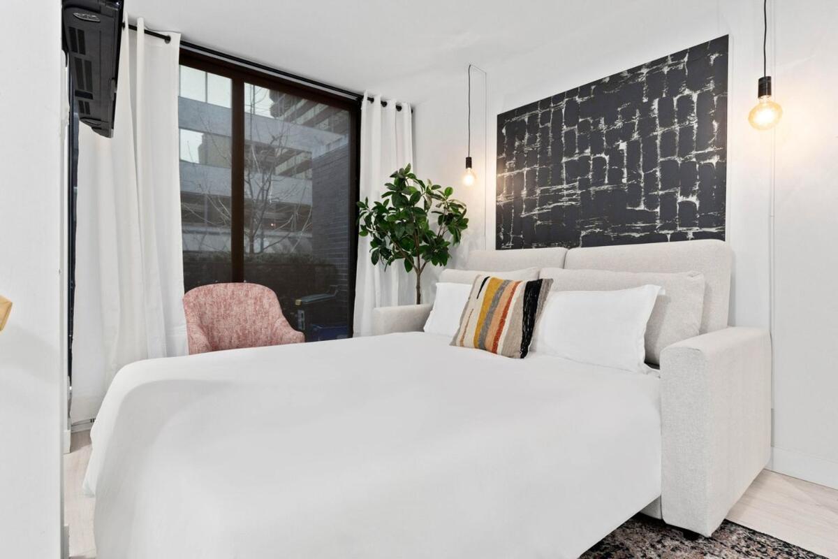 Modern Yaletown Townhouse With Balcony And Sleeps 9 Guests Apartment *
