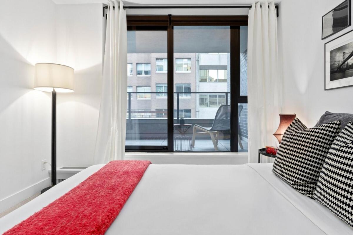 Apartment Modern Yaletown Townhouse With Balcony And Sleeps 9 Guests *