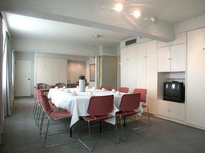 Howard Johnson Plaza Hotel Vancouver 3*