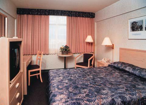 Howard Johnson Plaza Hotel Vancouver Hotel 3*