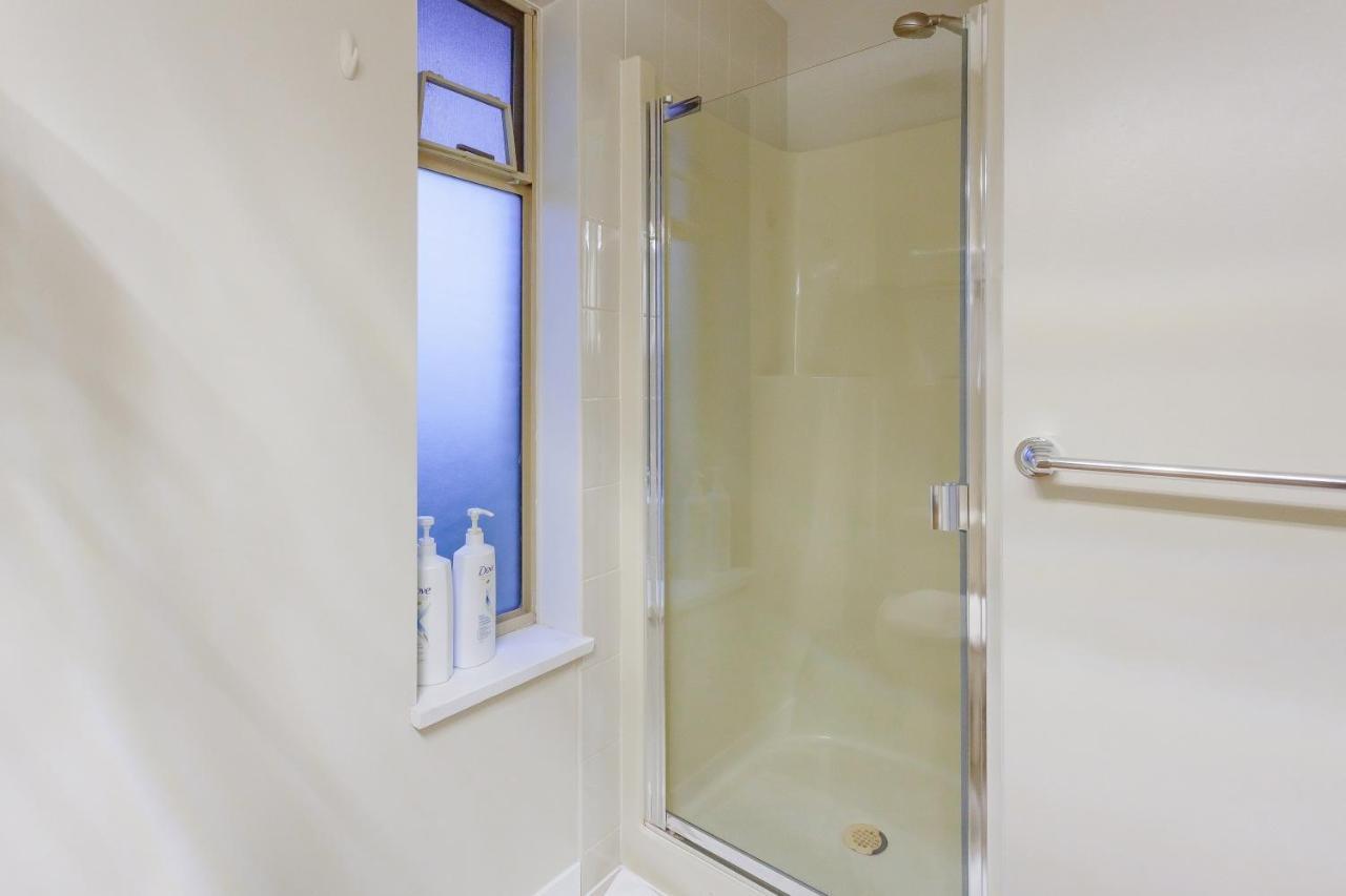 Convenient To Attractions & Close To Airport Gasthof