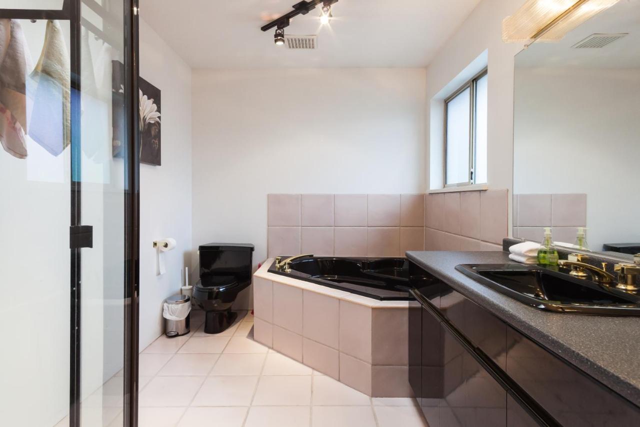 Gasthof Convenient To Attractions & Close To Airport