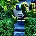 Neat, Compact, Private Room In A Lovely Vancouver Neighbourhood