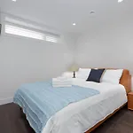 Cozy 3Bdr Suite Near Queen Elizabeth Park