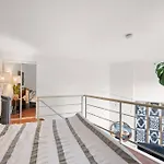 Beautiful Downtown Loft With Full Kitchen