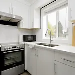 Newly Built Laneway Home 1 Bd Centrally Located