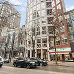 Rare Find Loft With Full Kitchen At Heart Of Downtown