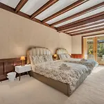 Historic Specious Home In Vancouver West