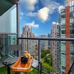 Marvelous 2 Bed Condo In Yaletown Panoramic Views!