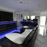 Beautiful Bright 3 Bed Townhouse