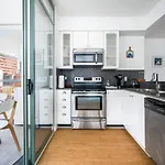 Bright 2 Bedroom Condo Downtown With Free Parking