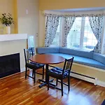 Bright Garden Suite By Forest & Beach & Ubc