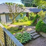 Bright Garden Suite By Forest & Beach & Ubc