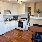 Bright Garden Suite By Forest & Beach & Ubc