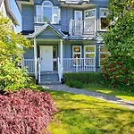 Bright Garden Suite By Forest & Beach & Ubc