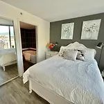 Downtown 4Bd 2Ba View Skytrain 2 Free Parking