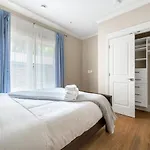 Vancouver Haven: Luxurious Private Bedroom Near Attractions