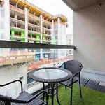 Beautiful Apartment Downtown, Mins To Rogers Arena, Stadium, Restaurants, Shops