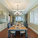 Spacious Cozy House In Vancouver West