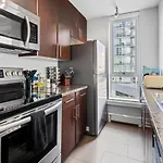Gardenview Modern Condo With Parking, Gym, Pool, Ac