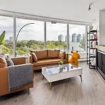 Gardenview Modern Condo With Parking, Gym, Pool, Ac