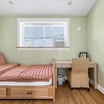 Three Bedrooms Brand New Laneway House Near Public Transit