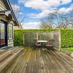 Tranquil Haven Near Attractions 2Bd Upper Floor Or 2Bd Basement Floor
