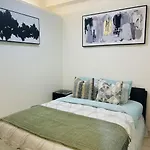 Beautiful Apartment Downtown, Mins To Rogers Arena, Stadium, Restaurants, Shops