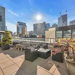 Modern Condo In The Heart Of Dt Overlooking City