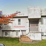 5 Mins Walk To Skytrain Station