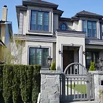 Guest Bedrooms In Vancouver West