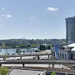 Luxary Condo Downtown Vancouver With Free Parking
