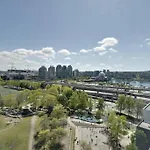 Luxary Condo Downtown Vancouver With Free Parking