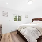 Urban Oasis Modern 2Br By Trendy Commercial Drive