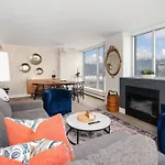 Luxury 2 Bed 2 Bath Condo Downtown Vancouver With Free Parking