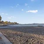 Adorable 1-Bedroom Apartment On Kitsilano Beach