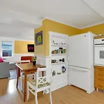 Artsy Private Guest Suite With Outdoor Saloon