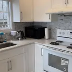 Modern Spacious 1Br Minutes Away From Main St
