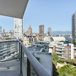 Amazing Views ! Leather Furniture ! Cozy Condo!