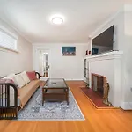 Charming 3Br Home Near Ubc With Parking & Backyard