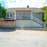 Charming 3Br Home Near Ubc With Parking & Backyard