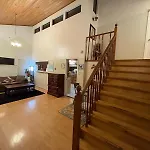 Metro Vancouver Bnb - Walk To Restaurants, Shopping & Transit