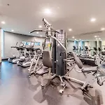 Cozy Condo! Central Location! Plus One Free Parking!