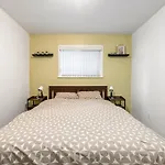 Cozy 2Bd Apartment In Vibrant Vancouver Location